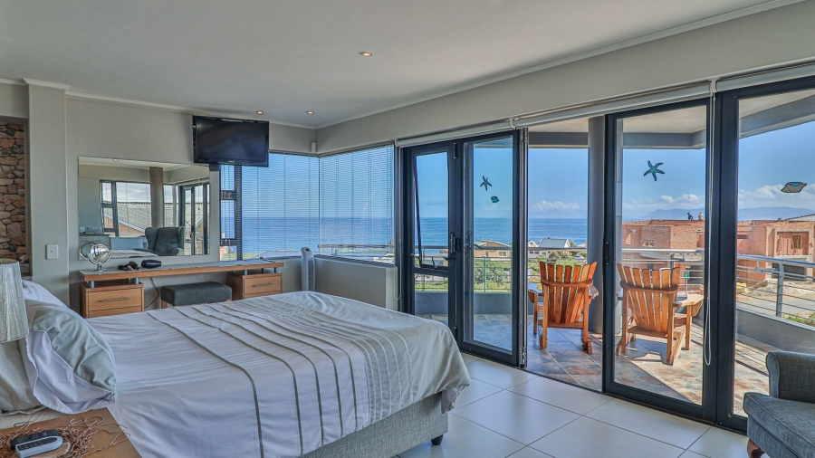 4 Bedroom Property for Sale in Perlemoenbaai Western Cape